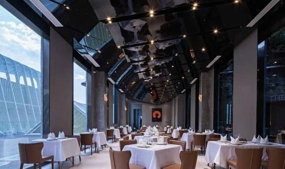 一晚八萬仍一房難求 霧都這家民宿憑頂級餐飲服務(wù)征服評委